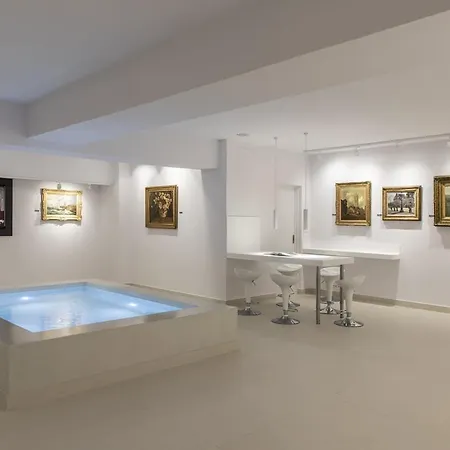 Gallery & Residences Hotel